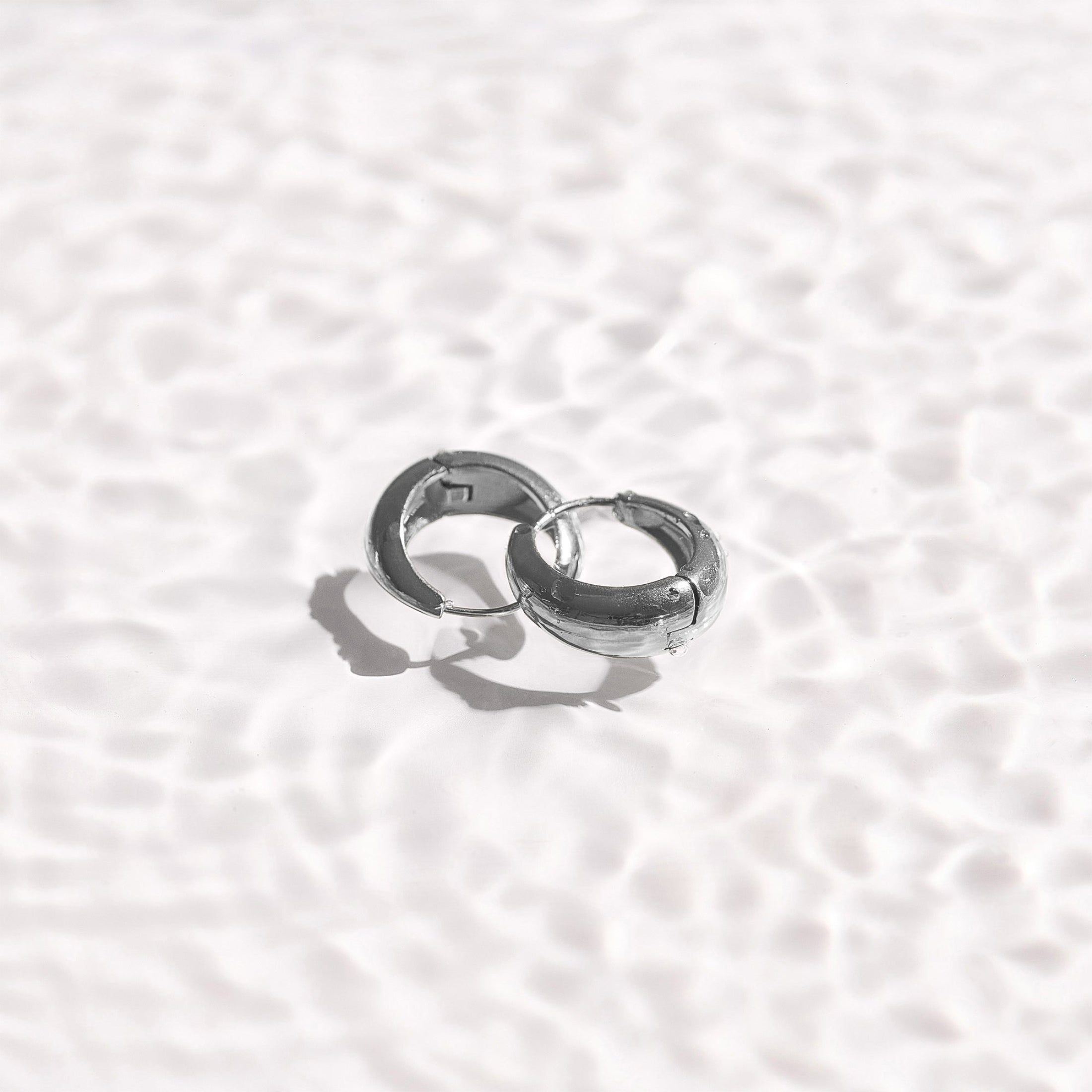 Teardrop Small Curve Hoop Earrings